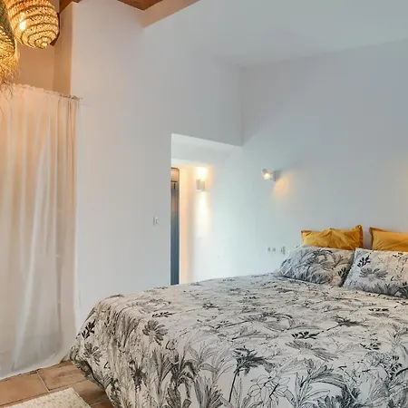 Villa For 10 With Swimming Pool And Sea View